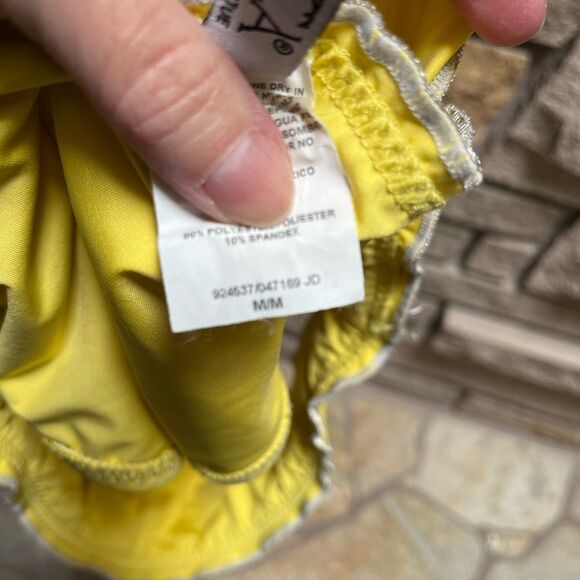 BECCA Rebecca Virtue yellow paisley print halter bikini set Medium - Picture 5 of 10